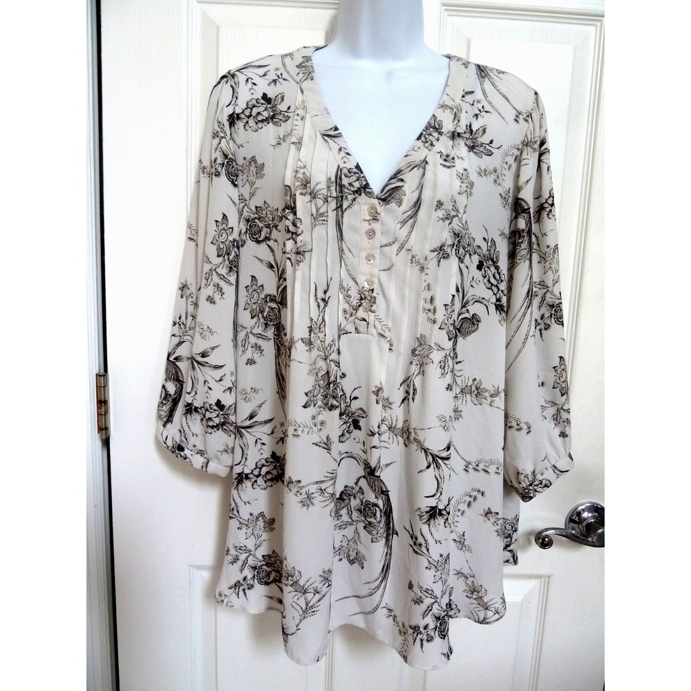 Rose & Olive Plus 1X Pin-Tucked Half Button Blouse Bird Floral Gray White Blouse